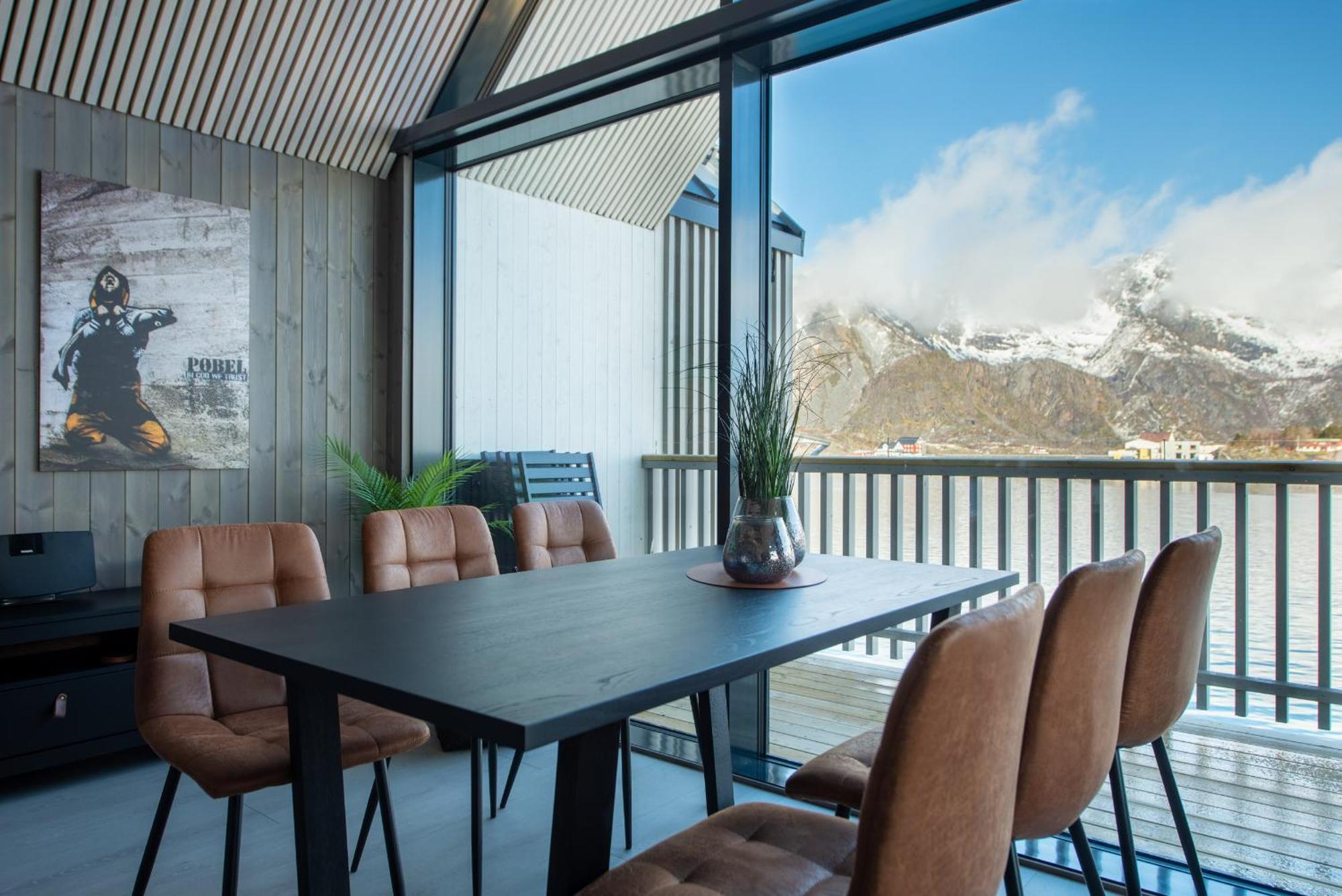 Cornerview Apartment Henningsvær Dış mekan fotoğraf